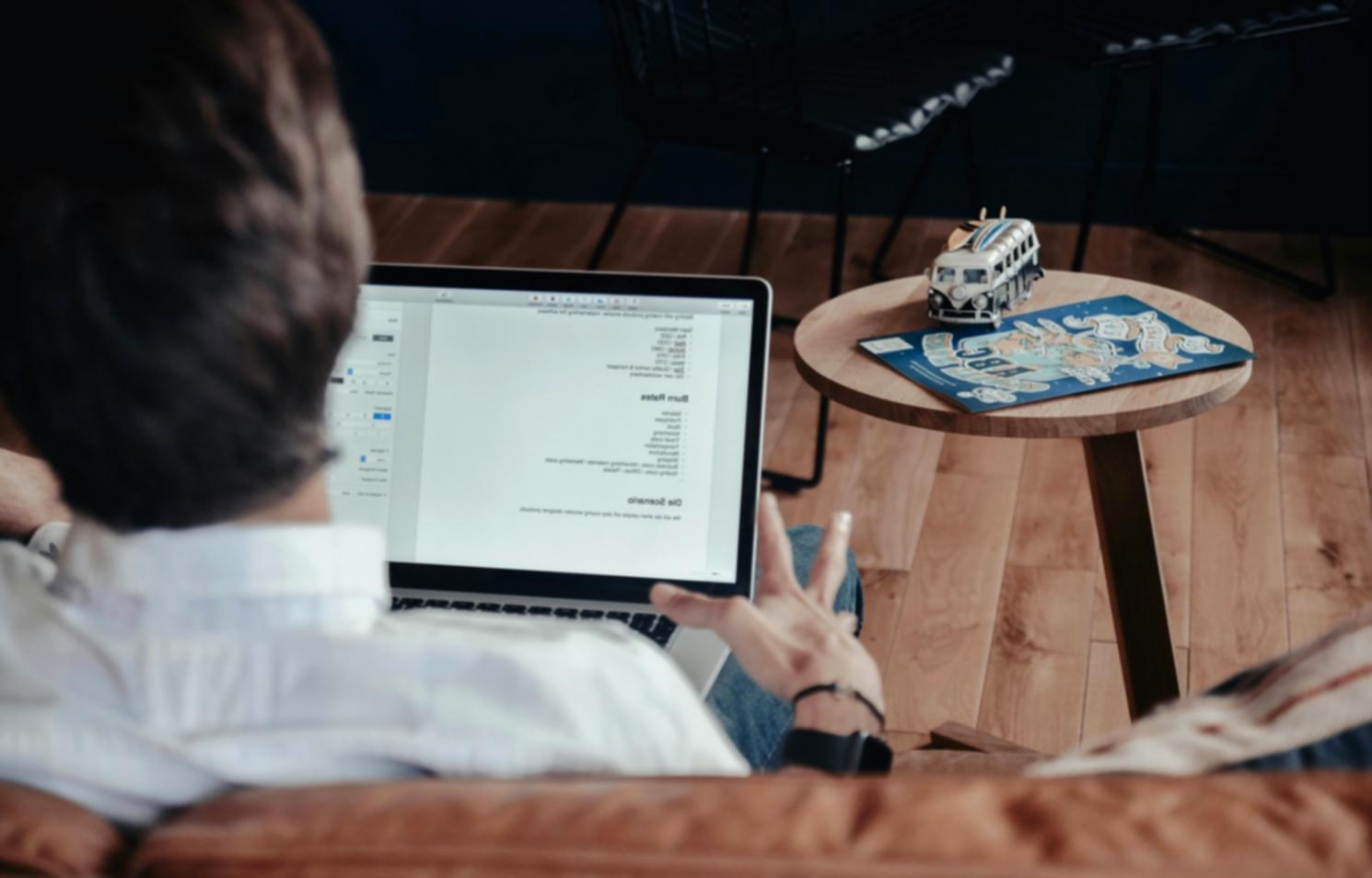 Diskussion über Budgetstrategien zwischen Workshop-Teilnehmern